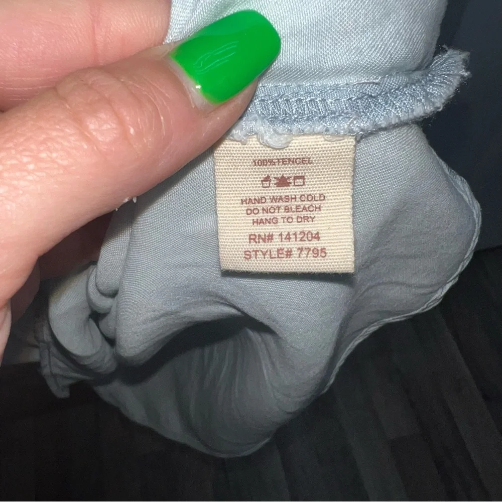 thread & supply chambray off shoulder shirt size medium NWT